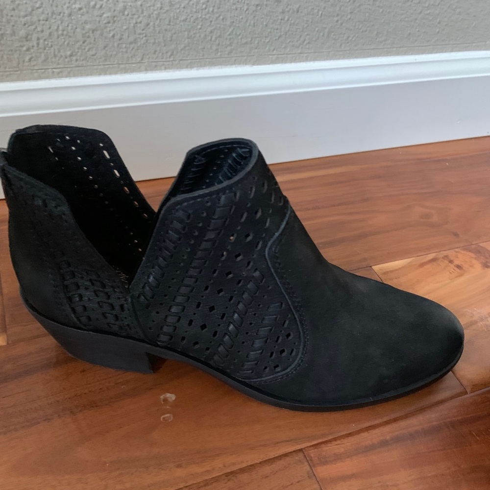 Vince Camuto Prasata Booties